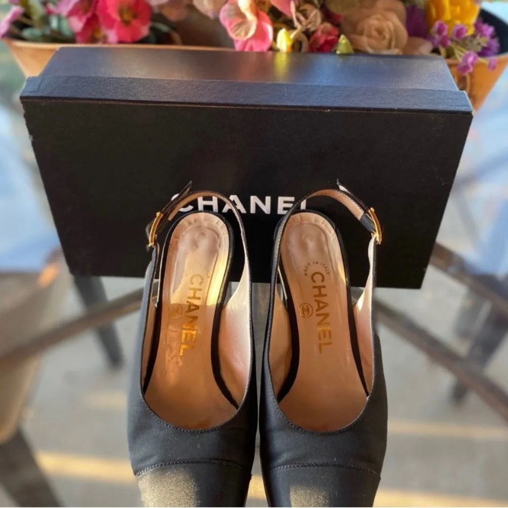 Chanel pointed sling backs 🖤 - Picture 3 of 5